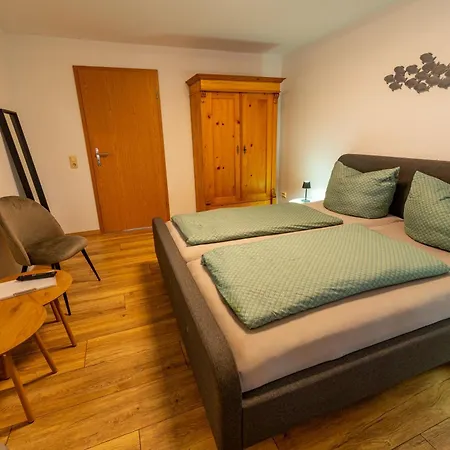 Haus Am Seeufer Backbord * فارين